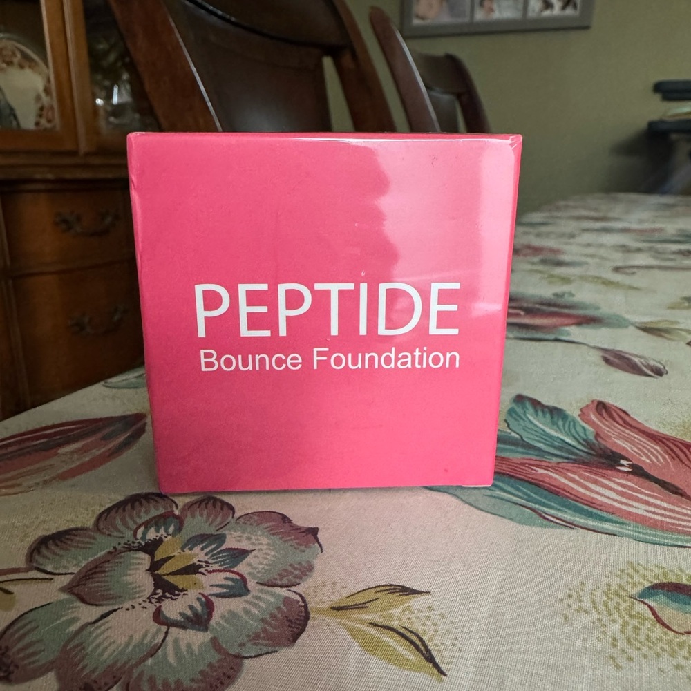 Peptide Bounce Foundation with Brush - Picture 5 of 7